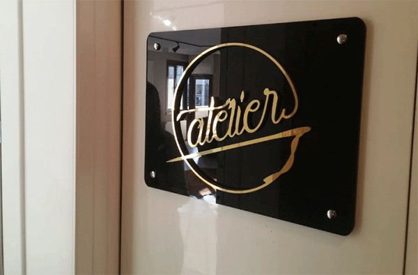 亞克力發(fā)光字打造醒目廣告牌，讓人久久難忘