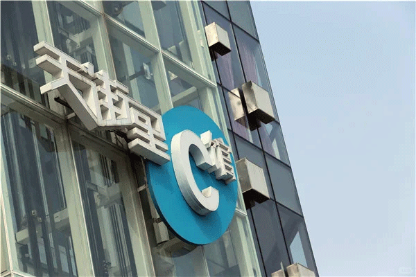 樓頂大型發(fā)光字制作安裝報(bào)價(jià)方案，可私咨詢哦